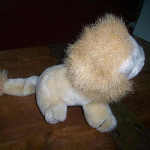 Vintage Wildlife Artist Lion Small of the Wild Realistic Plush Animal Toy - Picture 3 of 6